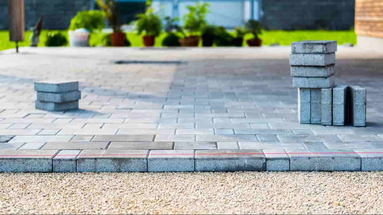 Read more about the article Paving In Auckland: Why You Should Consider Paving Your Driveway This Year